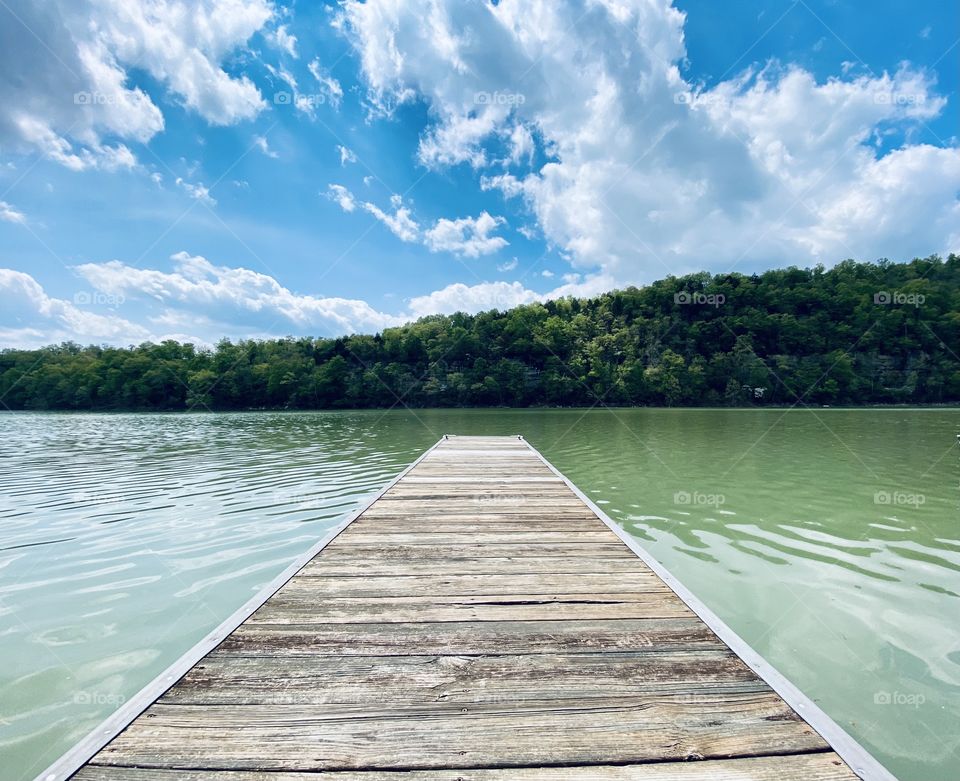 A beautiful spring day on the docks on Cumberland River in Kentucky 