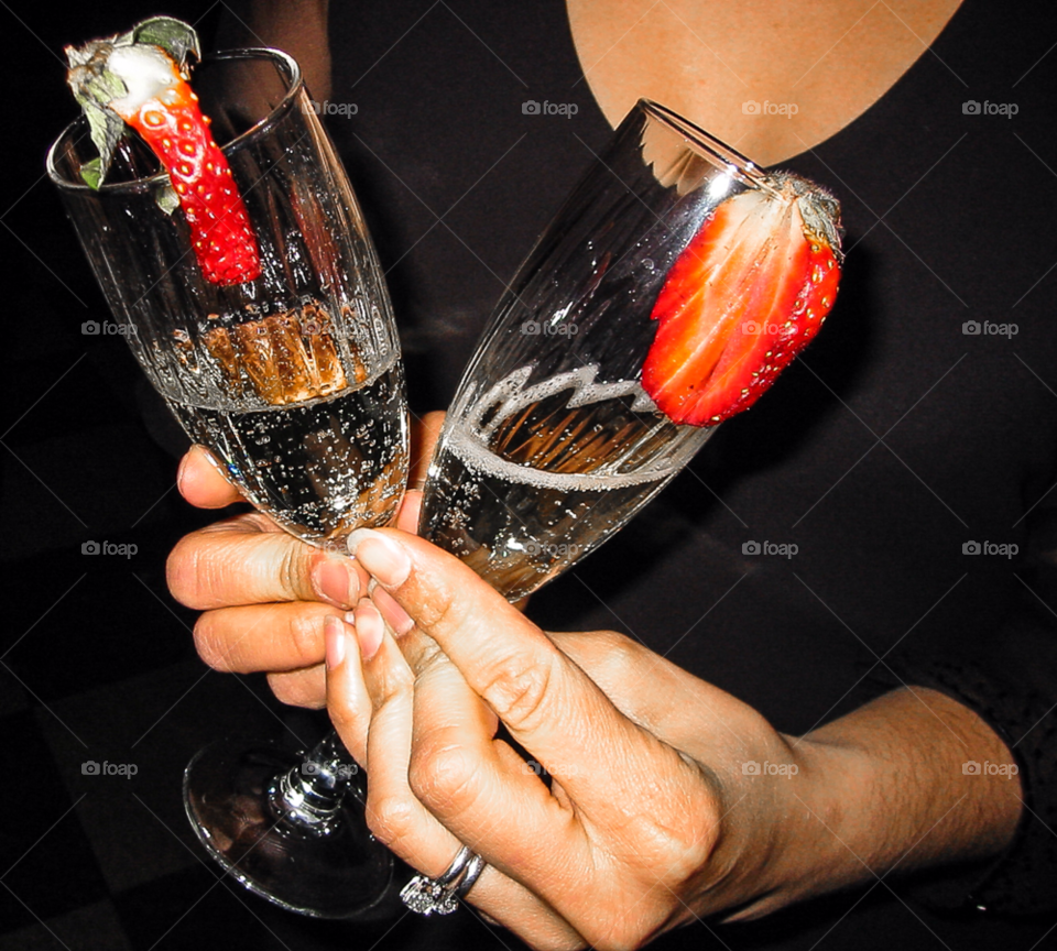 newyork party glasses hands by delvec