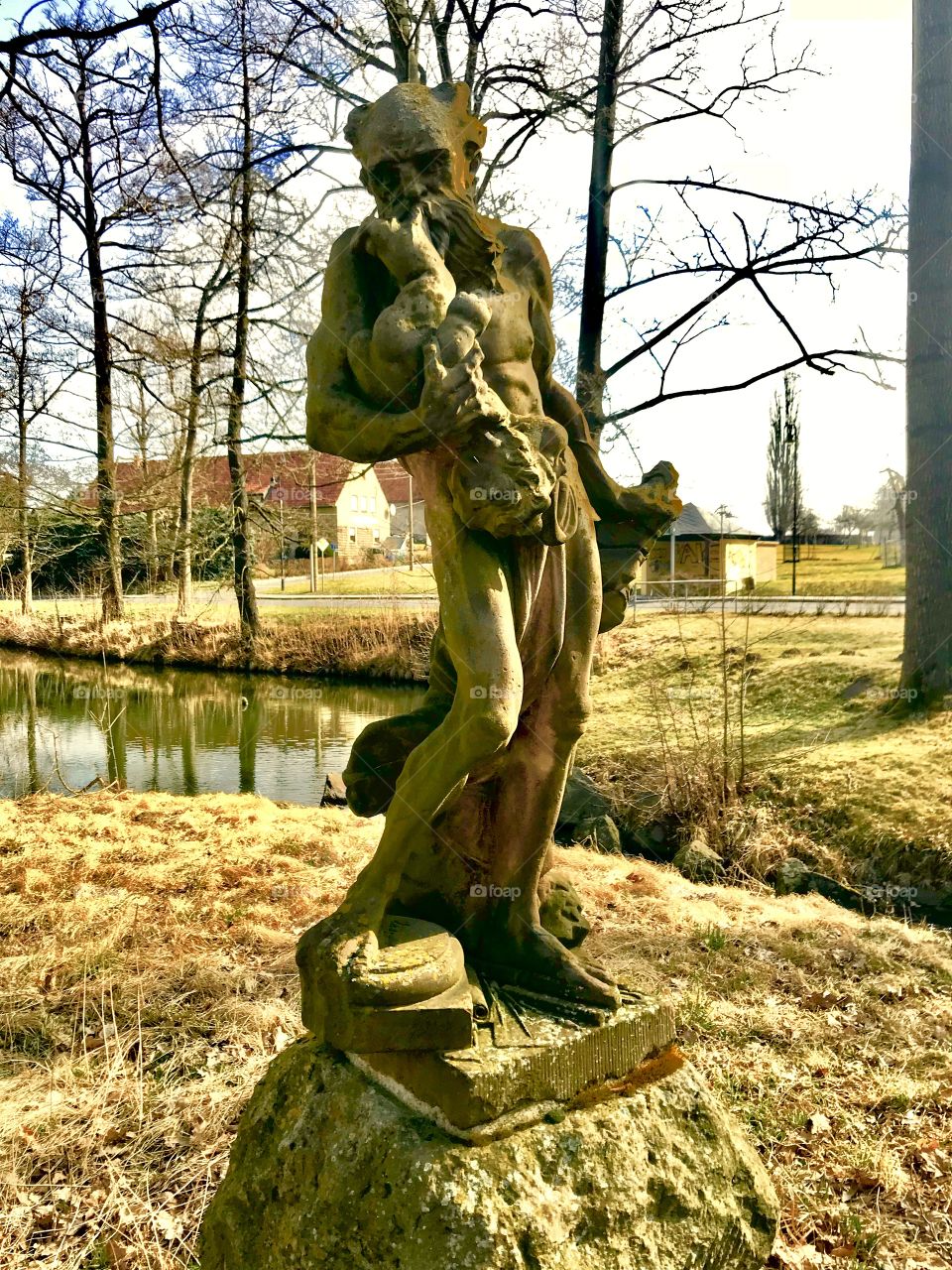 Statue vor Wasserschloss Wachau / Sachsen