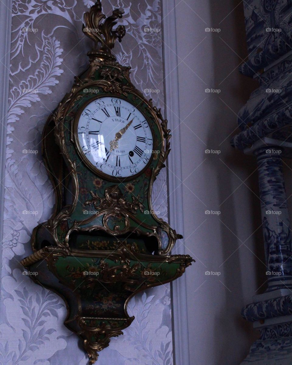 Old clock 
