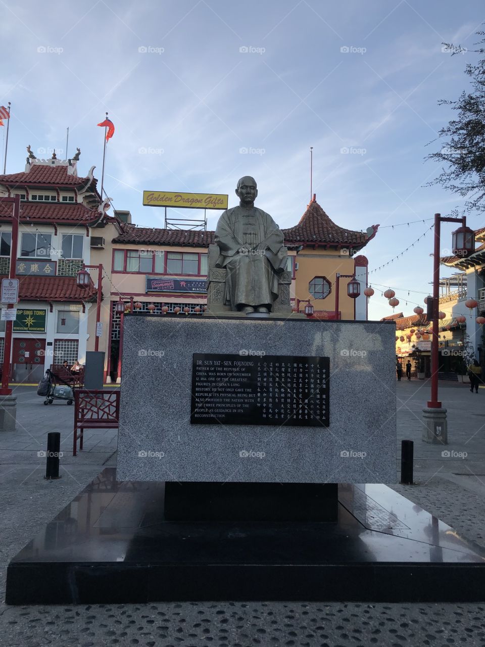 Chinese statue in china town in LA