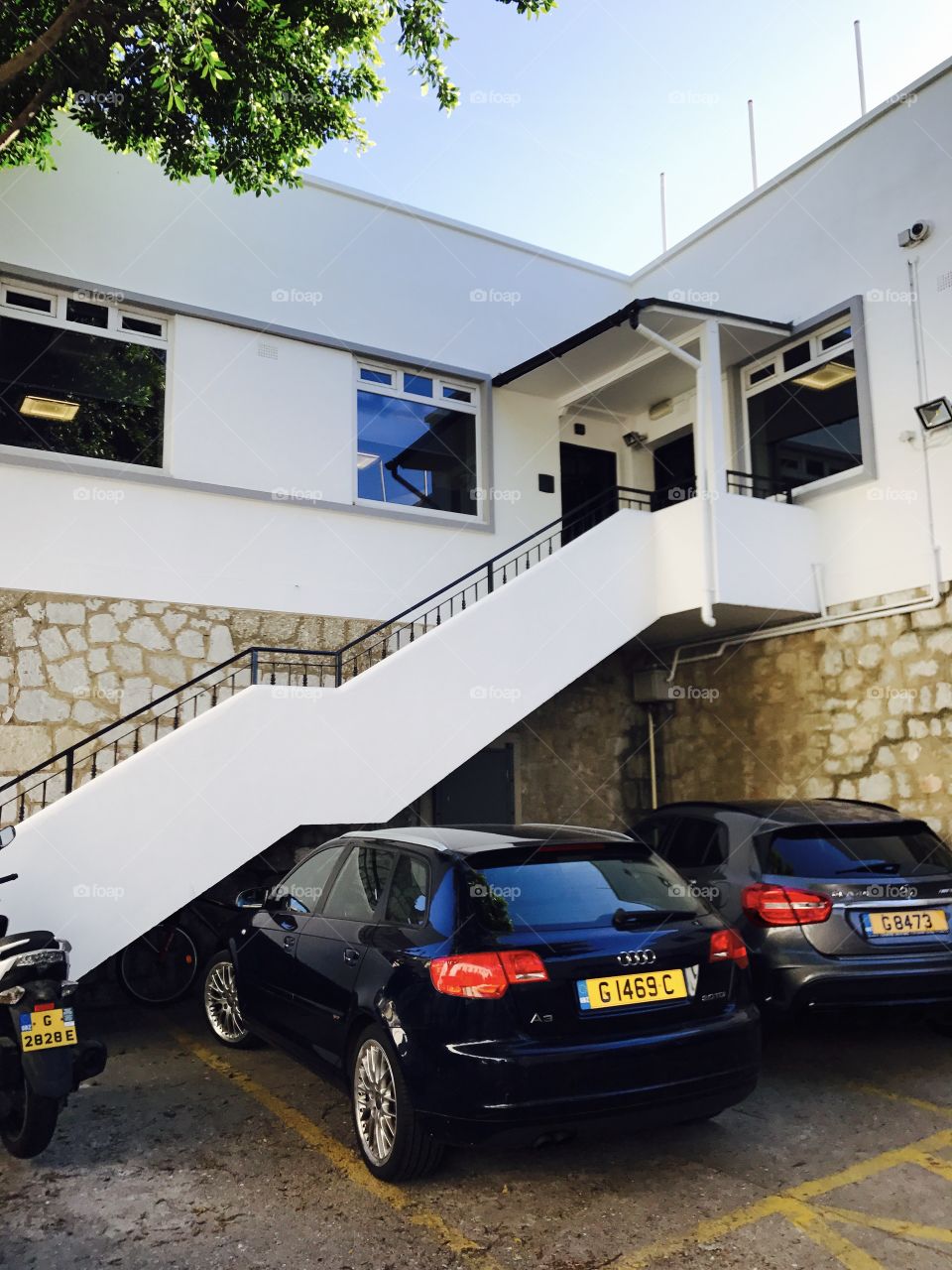 Buildings-stairs-cars-luxury 