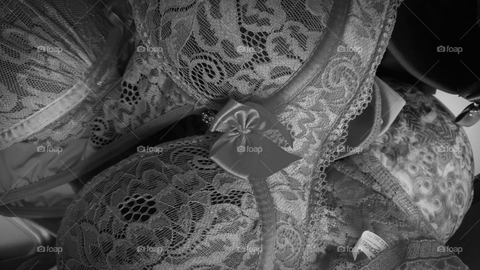 Roupas. Peças íntimas feminina.