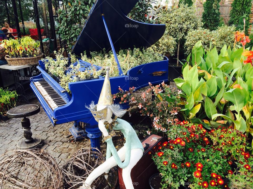 Blue grand piano in the garden