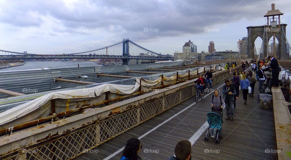 NEW YORK CITY BROOKLYN BRIDGE HIKING PATH