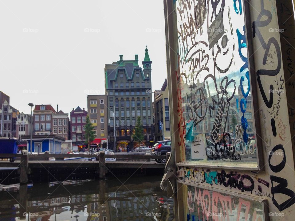 Graffiti and architecture 