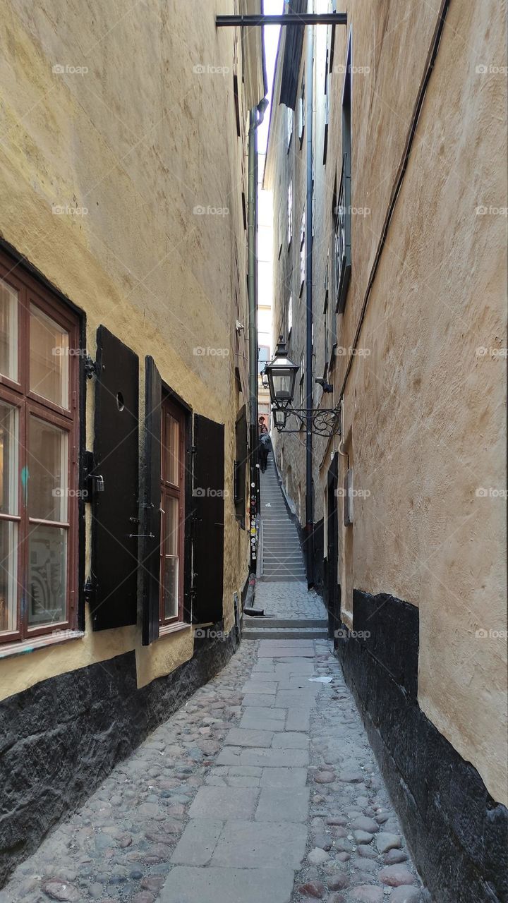 Narrow alley