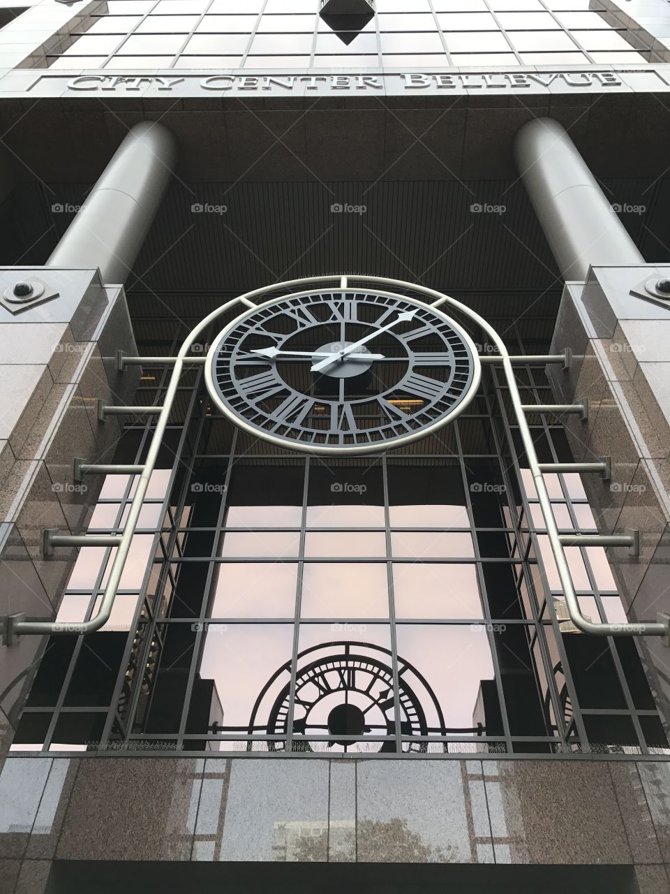 Clock sculpture in Bellevue 