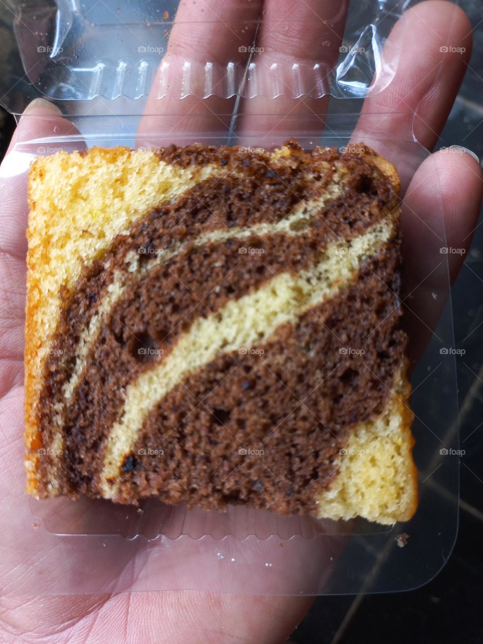 Marble cakes are cakes with a streaky or speckled appearance that are achieved by mixing light and dark dough very lightly.