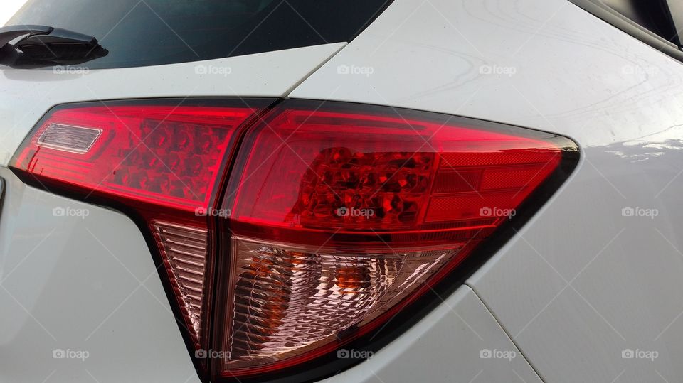 Lanterna traseira de veículo.