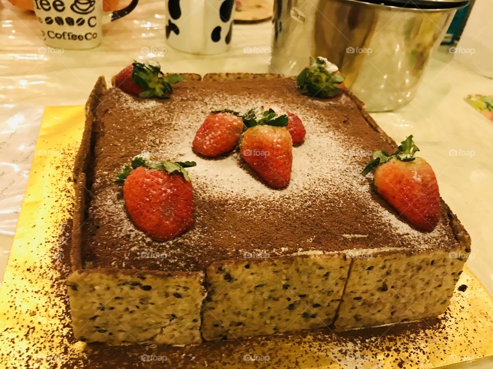 Strawberries with chocolate cake 