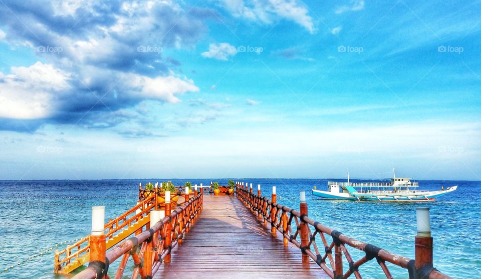 beautiful paradise boardwalk