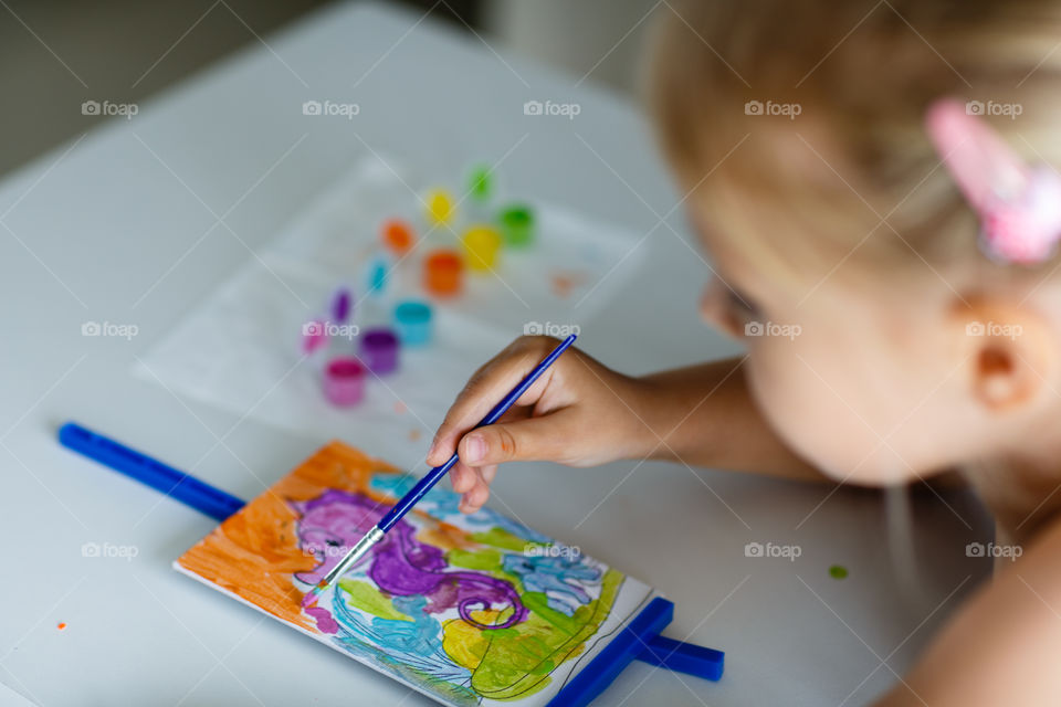 Kid painting 