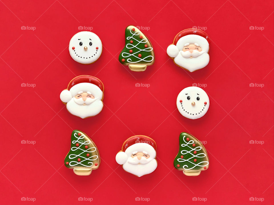 gingerbread square frame: Santa Claus, Christmas tree and snowman on red background, top view