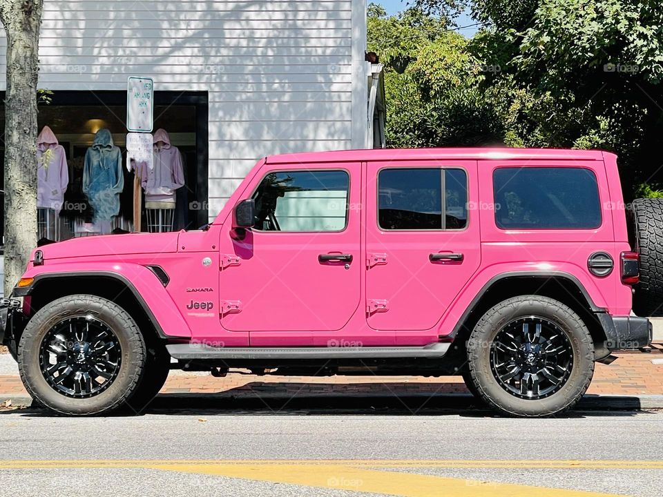 Keep Wrangler Sahara. The Jeep brand is indelibly linked to freedom, adventure, authenticity and passion. Keep owners have learned that Go Anywhere.Do Anything, is a way of life,not just a slogan. 