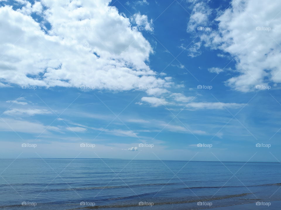 wallpaper . clouds above the sea in summer