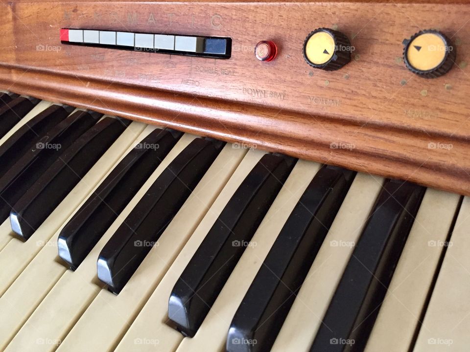 Musical keys on an organ 