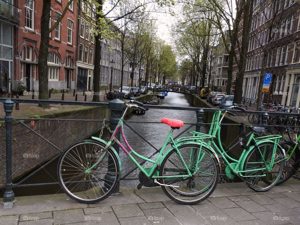 Bikes & canals in Amsterdam 