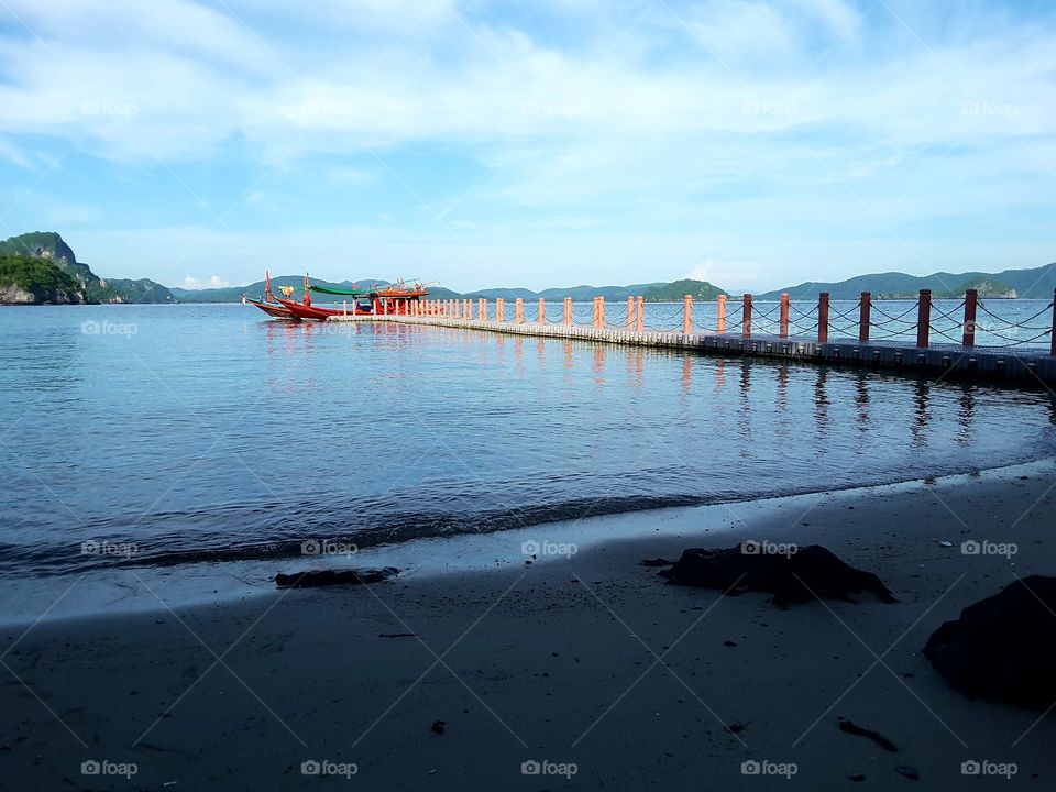 blue sky peer to sea