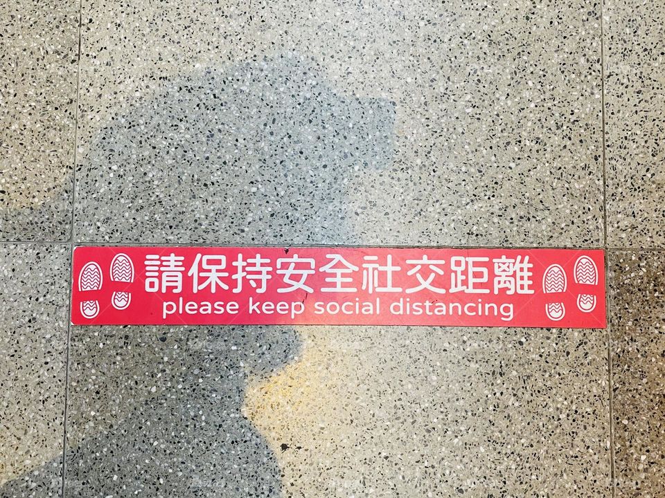 Warning sign:please keep social distancing.