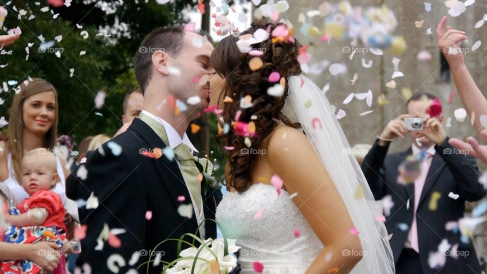 love confetti wedding kiss by moviemaniacuk