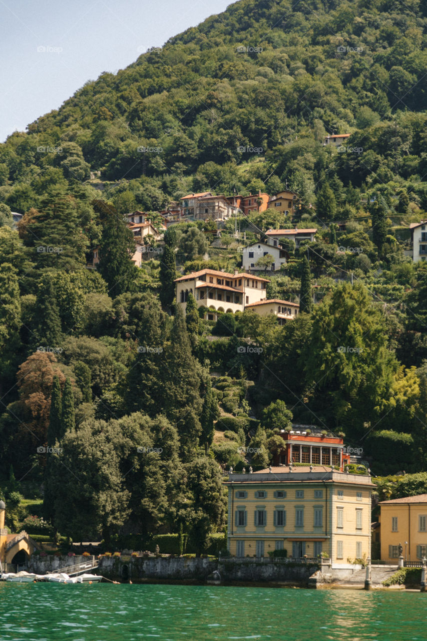 Lago Como no norte da Itália é um lugar lindo para se conhecer na Europa, com paisagens incríveis!