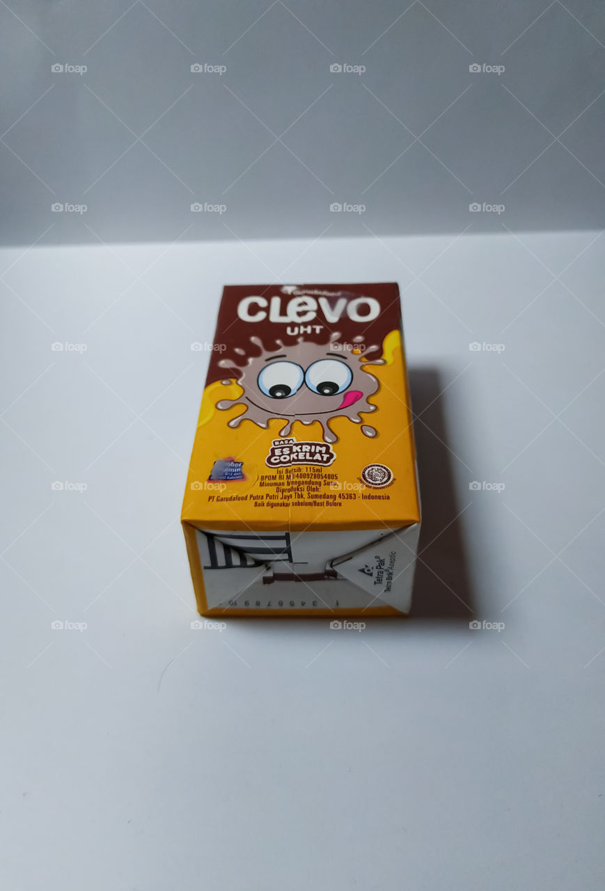Clevo UHT milk with box packaging with chocolate flavored milk