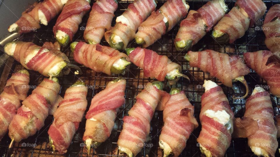 bacon wrapped jalapeño poppers