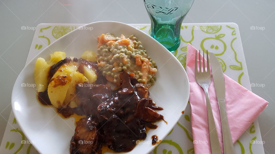 Scheinelendchen mit Kartoffeln und Gemüse 🌞