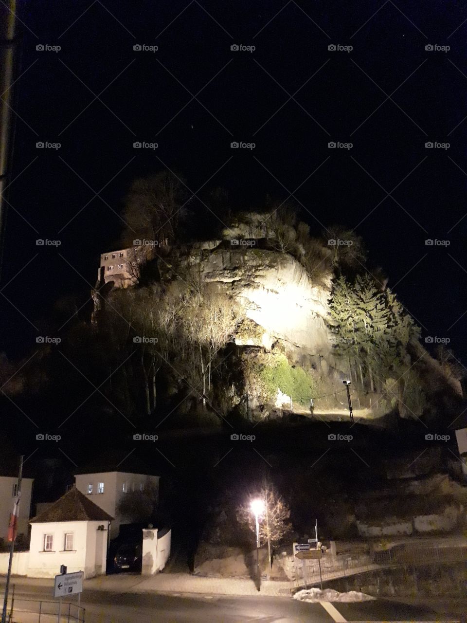 night sight, castle on the rock, at town Pottenstein