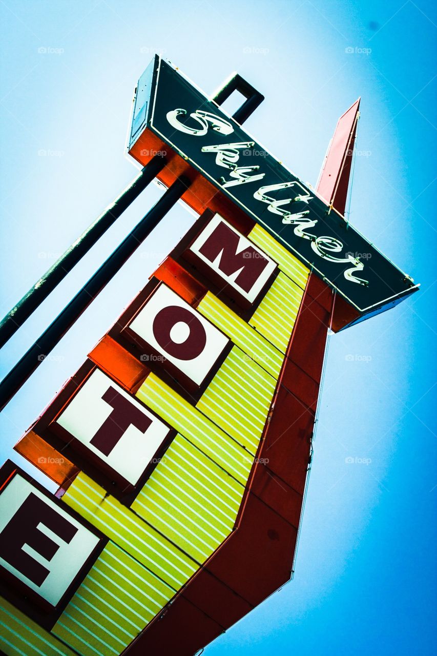 Skyliner Motel, Stroud, Oklahoma is a vintage Route 66 location. A great place to stay overnight where the look and feel of the place will take you back in time. If not, try to catch this great neon sign when the night is creeping in as the lights get turned on.