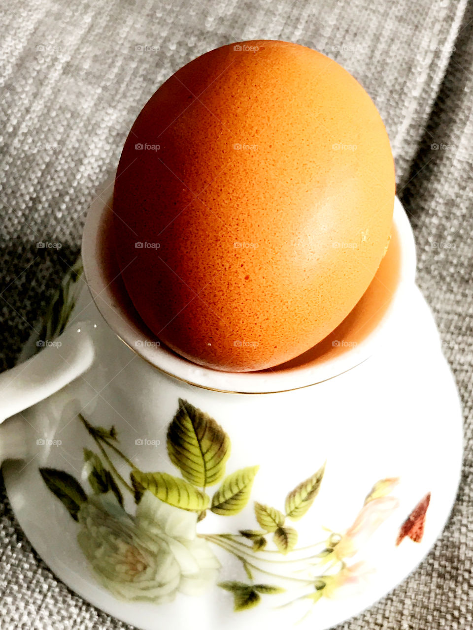 Egg on cup 
