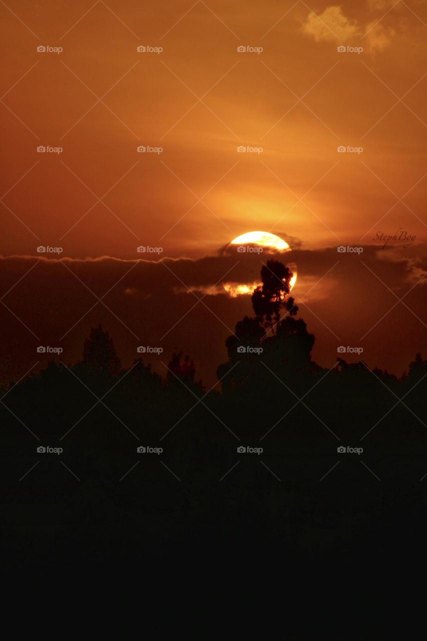 Sunset into the clouds 