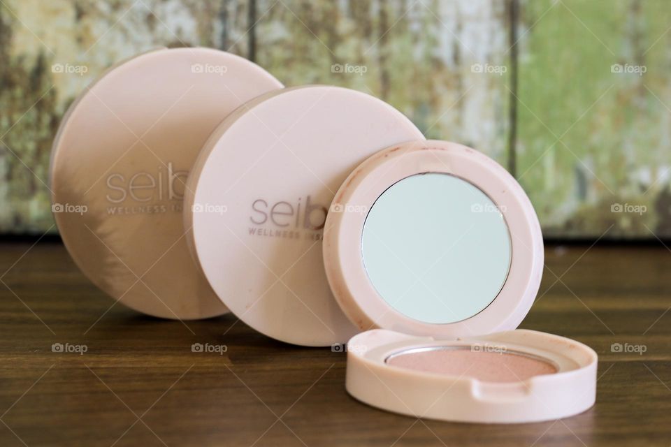 Makeup compacts, foundation, bronzer, blush. seibella melaluca skin friendly makeup