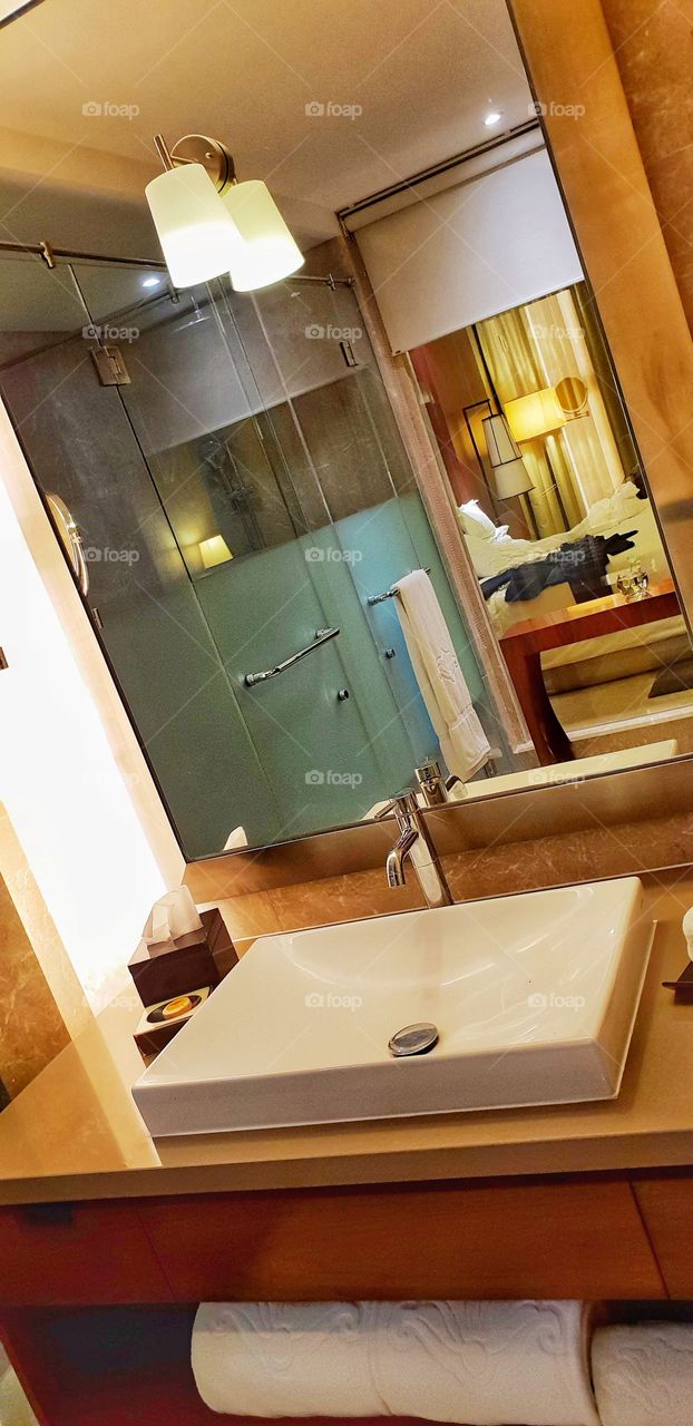 Mirror Mirror in da Room