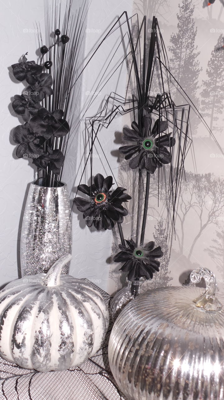 black haunting eye flowers