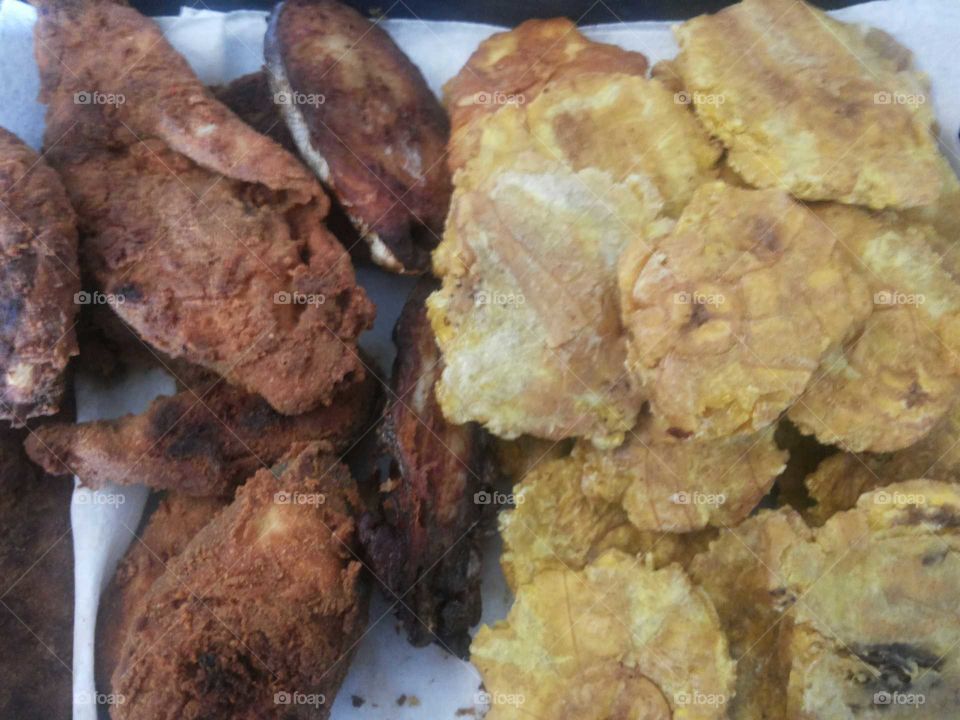 tostones and fish