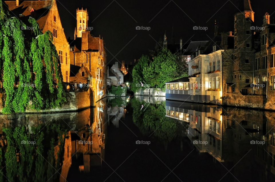 brugge at night