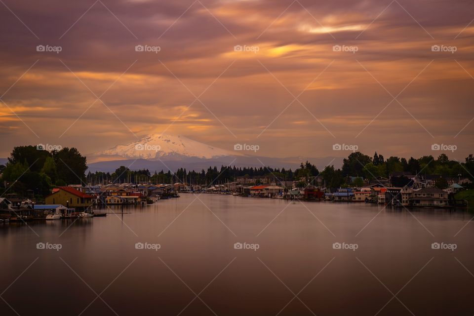 Last light in the marina 