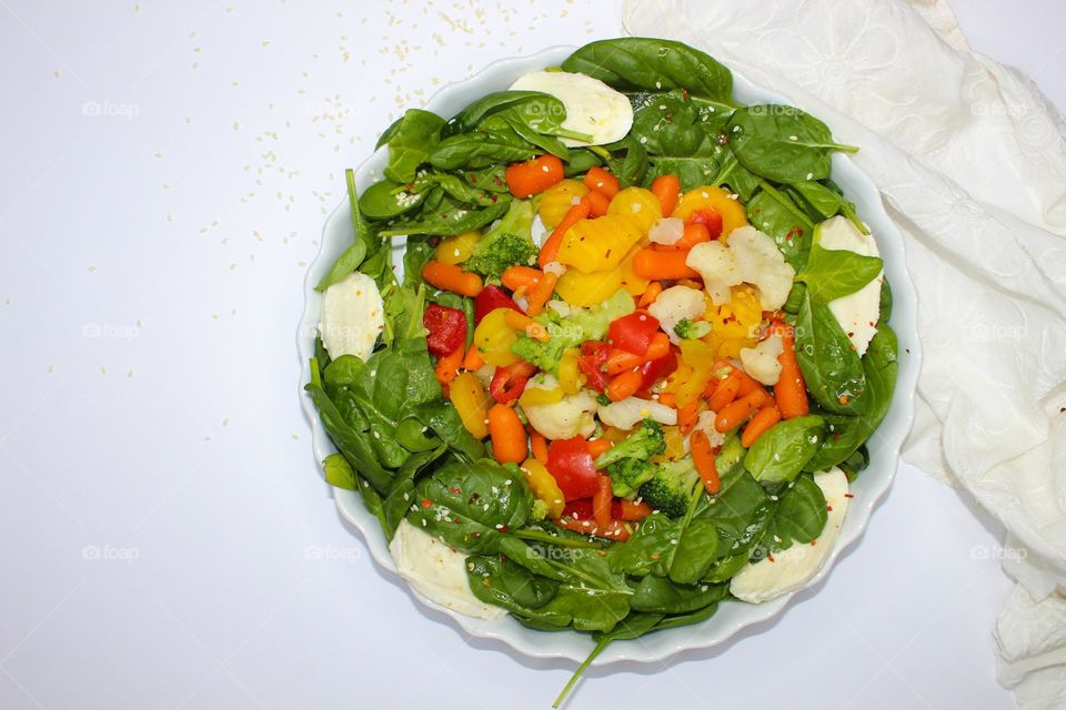 Baby spinach with boiled vegetables and mozzarella slices