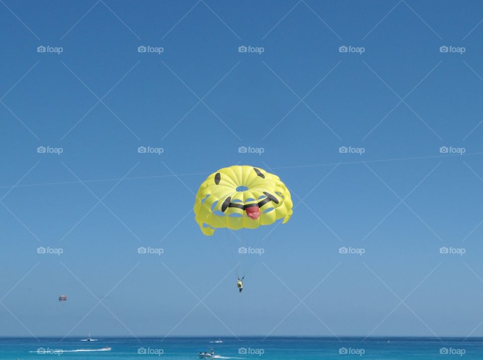 Parasailing in Mexico . Cancun 