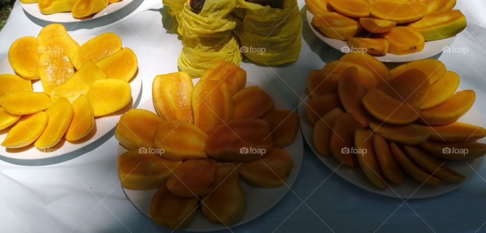 The sweet mangoes for dessert.
It's 60th birthday party of our neighbor.
It's looks very delicious.