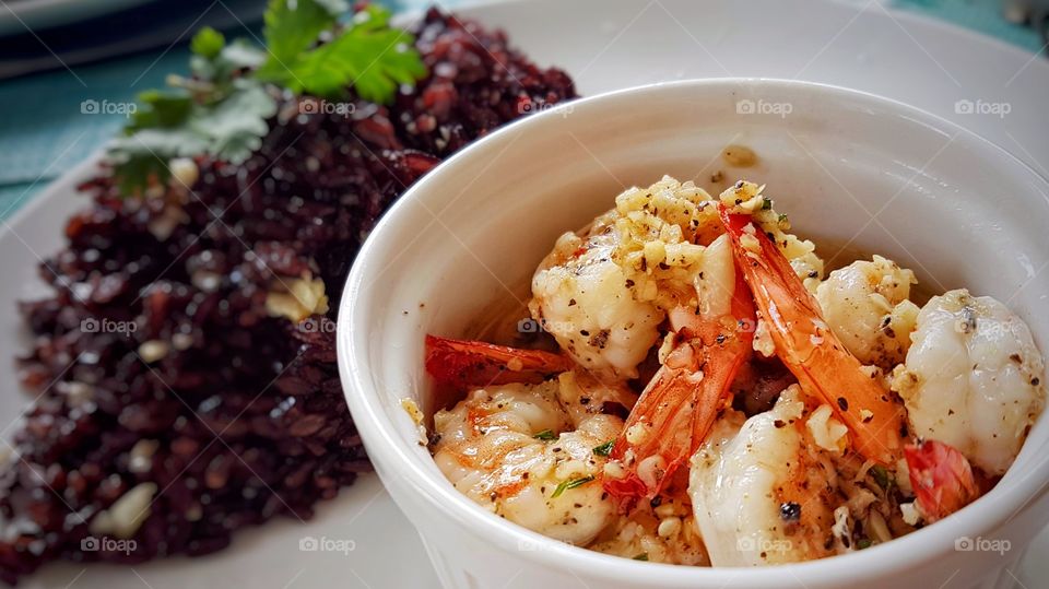 lemon and garlic shrimps with brown rice