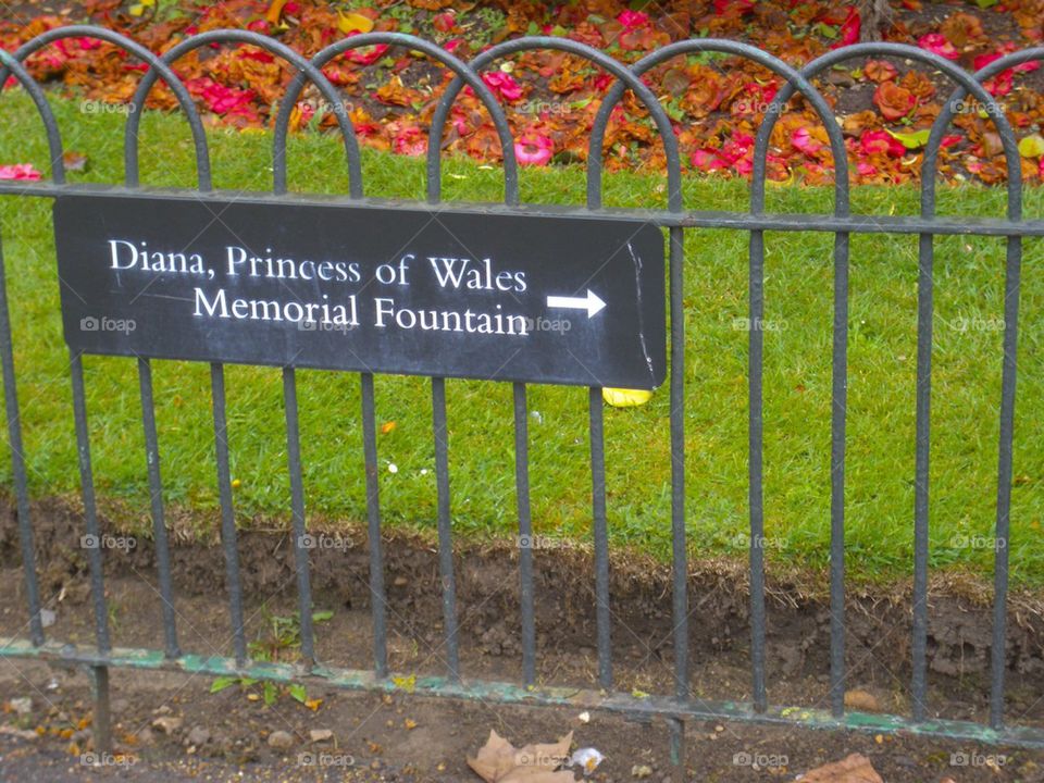 THE PRINCESS OF WALES MEMORIAL FOUNTAIN LONDON, ENGLAND