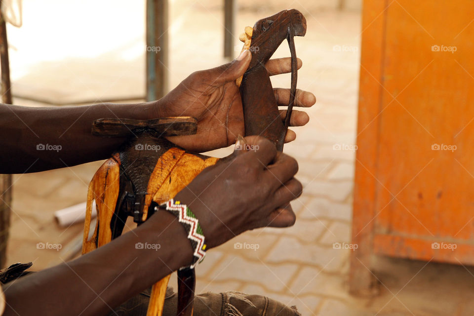 The ebony wood, which is imported from southern Sudan, is considered to be the best wood in the ceramics industry, which has benefited the people of South Sudan and the market of ceramics and handicrafts from the popular markets of tourists in Sudan