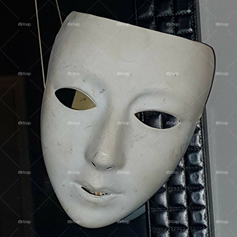 A white head mask.