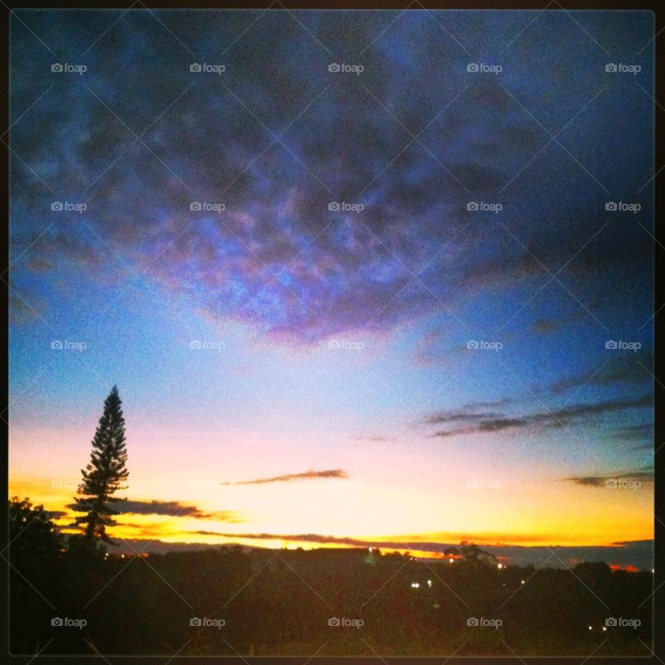 🌅Desperta, #Jundiaí!
Ótima 2a feira a todos.
🍃
#sol
#sun
#sky
#céu
#photo
#nature
#manhã
#morning
#alvorada
#natureza
#horizonte
#fotografia
#paisagem
#inspiração
#amanhecer
#mobgraphy
#FotografeiEmJundiaí