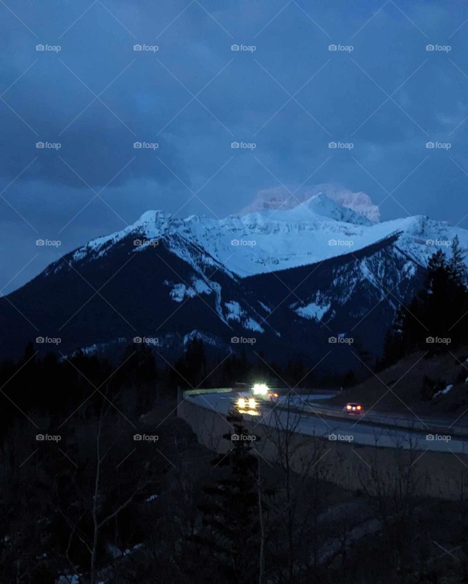 An evening drive in the mountains