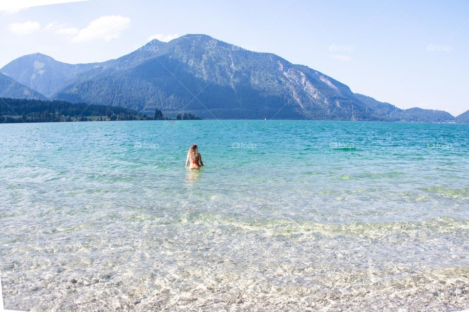 Between the mountains and the sea