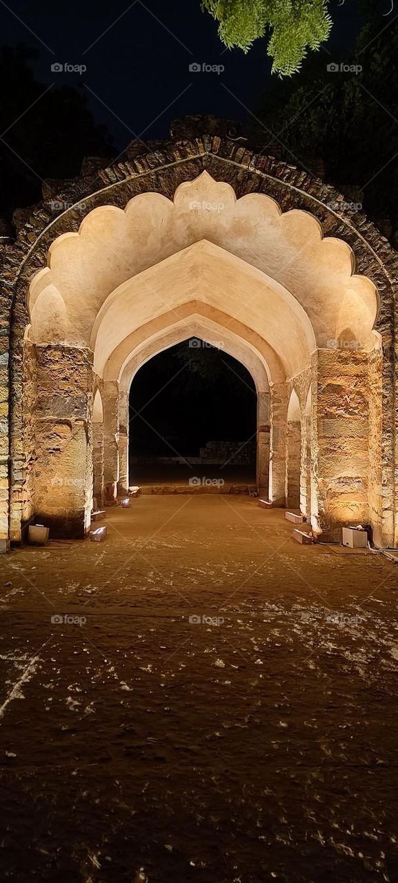 The monument shown is the Qutb Minar,a minaret and "victory tower" that forms part of the Qutb complex. It is a UNESCO World Heritage Site in the Mehrauli area of South Delhi, India.